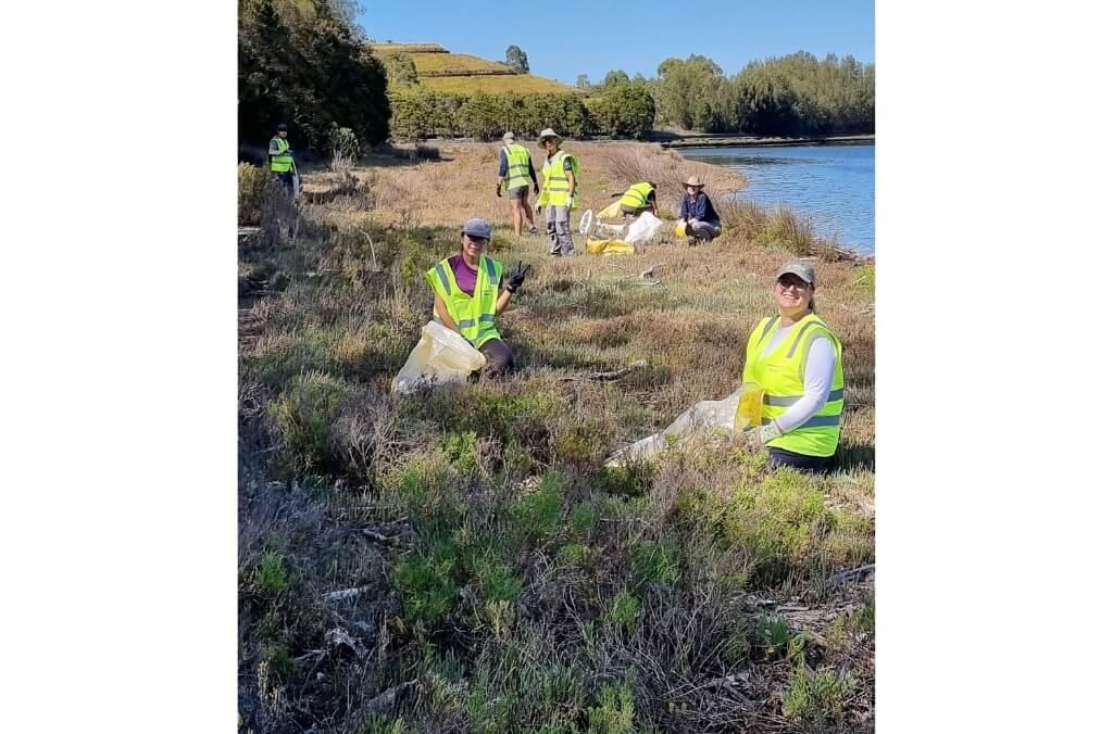 Image of volunteers in the Parklands